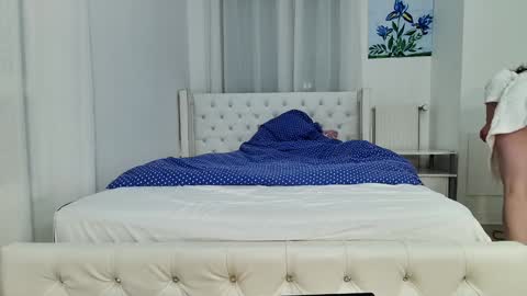 Snapshot of flymybutterfly chatting on December 29, 2024, 3:24 pm flymybutterfly online show from December 29, 2024, 3:24 pm