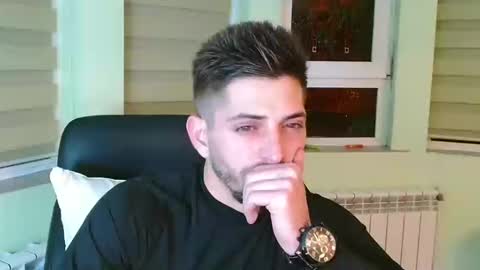 independent model online show from December 7, 2024, 4:47 pm