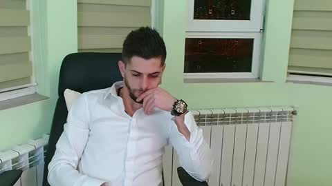 independent model online show from December 9, 2024, 5:52 pm