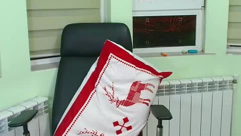 independent model online show from January 13, 2025, 5:33 pm