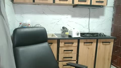 independent model online show from February 19, 2025, 12:46 am