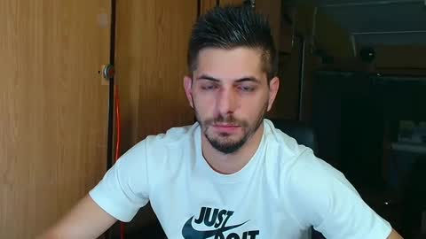 independent model online show from September 16, 2025, 6:31 pm