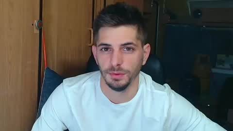 independent model online show from September 28, 2025, 5:07 pm