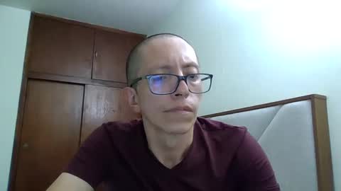 fonzi_flores online show from September 28, 2025, 7:14 am