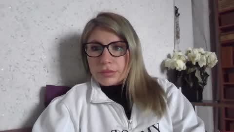 fox_red_lady7 online show from February 4, 2026, 10:10 am