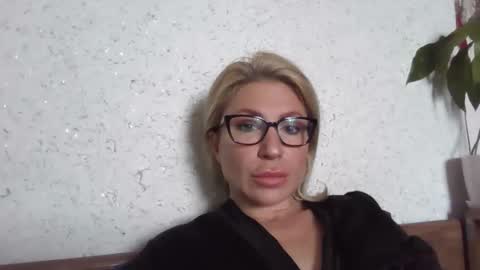 fox_red_lady7 online show from May 16, 2026, 6:21 am