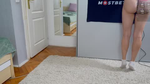 CUSTOM PHOTOS AND VIDEOS -  online show from December 3, 2024, 1:32 pm