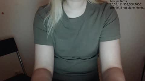 Snapshot of foxfrromearth chatting on February 1, 2025, 5:47 pm i am your baby Alien  online show from February 1, 2025, 5:47 pm