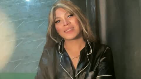Snapshot of foxli_xx chatting on June 14, 2026, 10:45 pm KITTY online show from June 14, 2026, 10:45 pm