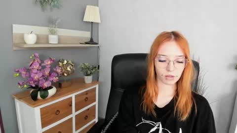 Snapshot of foxsonya chatting on May 13, 2026, 1:30 pm Sonya online show from May 13, 2026, 1:30 pm