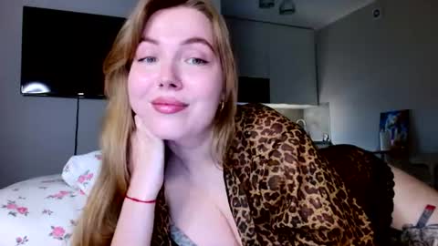 Snapshot of foxxycindy chatting on August 6, 2026, 8:33 pm Cindy online show from August 6, 2026, 8:33 pm