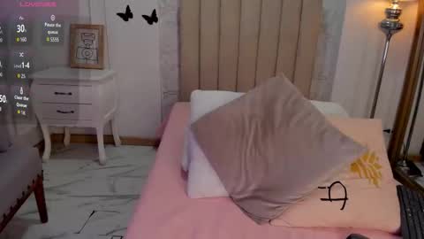 Foxy online show from November 12, 2025, 7:46 pm