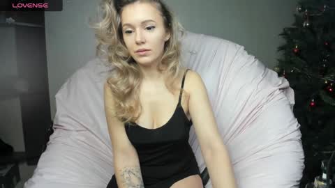 Snapshot of foxy_blond chatting on December 25, 2024, 9:13 am Foxy online show from December 25, 2024, 9:13 am