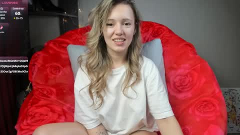 Snapshot of foxy_blond chatting on January 24, 2025, 1:47 pm Foxy online show from January 24, 2025, 1:47 pm