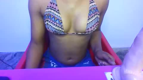 Snapshot of foxy_candy01 chatting on February 10, 2026, 6:39 am foxy_candy01 online show from February 10, 2026, 6:39 am