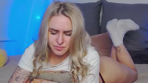 Foxy Kimmi online show from April 11, 2026, 6:51 am