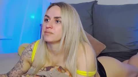 Snapshot of foxy_kimmi chatting on May 3, 2026, 6:41 am Foxy Kimmi online show from May 3, 2026, 6:41 am