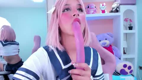 Loren online show from October 29, 2025, 6:42 pm