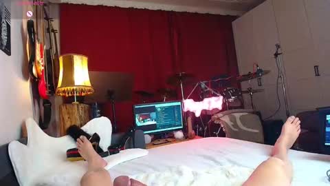 Snapshot of foxyandted chatting on October 8, 2025, 3:53 pm FoxyandTed online show from October 8, 2025, 3:53 pm