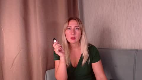 Snapshot of foxydiamond2020 chatting on October 5, 2025, 2:26 pm Milena online show from October 5, 2025, 2:26 pm