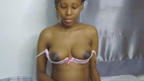 foxypennyy online show from October 28, 2025, 9:06 pm