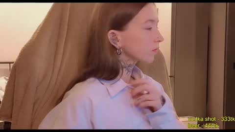 fran_bow online show from November 17, 2025, 1:33 am