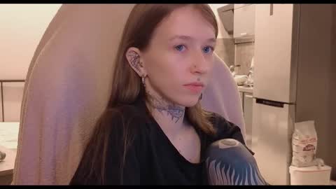 fran_bow online show from November 22, 2025, 11:20 am