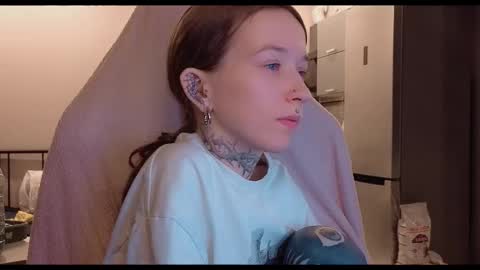 fran_bow online show from November 24, 2025, 11:26 pm