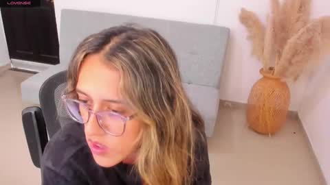 Francesca online show from March 9, 2025, 7:48 pm