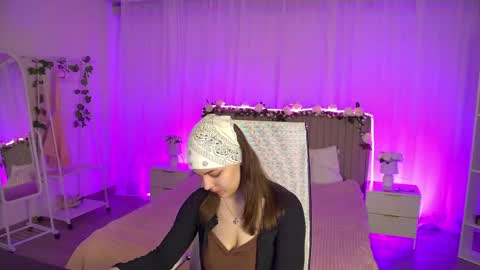 Francesca online show from May 5, 2026, 6:54 am