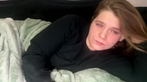 francescafey online show from December 3, 2024, 8:16 am