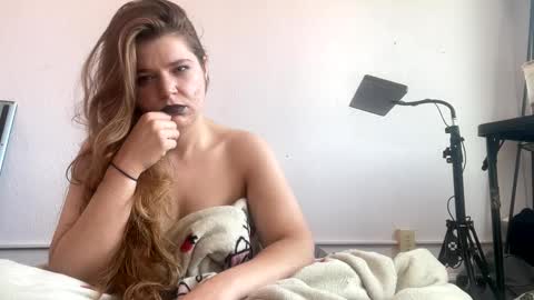 francescafey online show from September 17, 2025, 2:19 pm