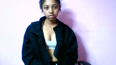 Snapshot of francia333068 chatting on June 15, 2026, 5:42 am francia333068 online show from June 15, 2026, 5:42 am