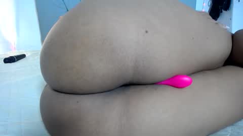 francihot4 online show from November 15, 2025, 4:54 am