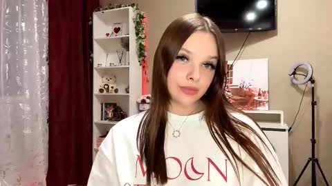 Lina online show from March 23, 2026, 4:33 pm