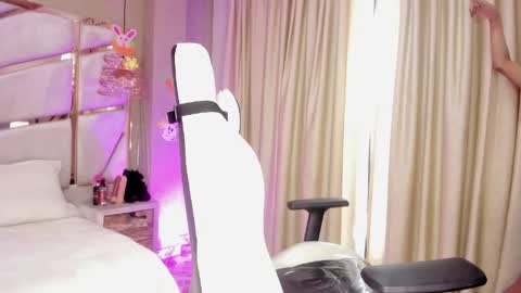 francis_20 online show from April 30, 2026, 1:50 pm