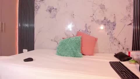 Laura online show from January 17, 2026, 7:28 pm