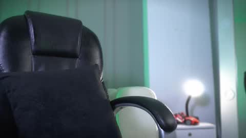 Frank Farrell. Hey remember to give me a thumbs up Ty online show from November 11, 2025, 10:32 pm