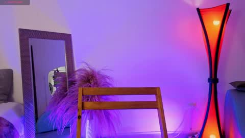 Fransheska online show from April 20, 2026, 11:46 am