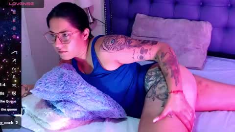 FRANY STEELL online show from November 30, 2025, 1:42 am