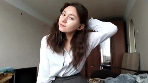 Mia online show from October 17, 2025, 9:12 am