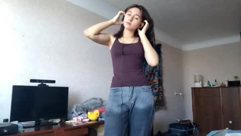 Mia online show from October 27, 2025, 8:29 am