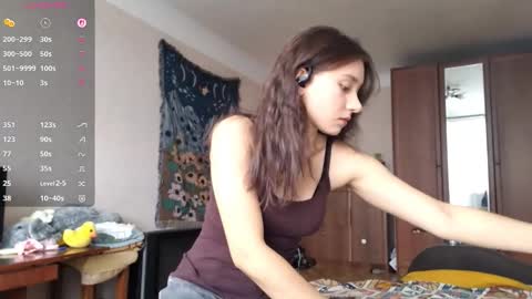 Mia online show from October 31, 2025, 9:21 am