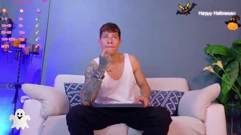 Snapshot of french_sexx chatting on October 16, 2025, 1:17 am Xavier online show from October 16, 2025, 1:17 am