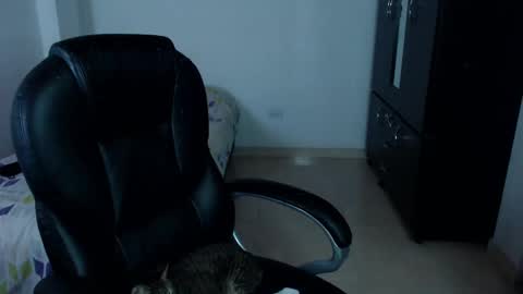 Snapshot of freud_x_louise1 chatting on January 7, 2025, 2:10 am Louise  online show from January 7, 2025, 2:10 am