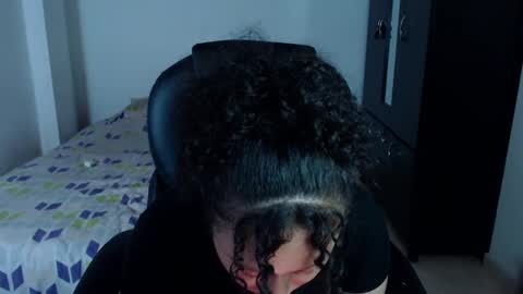 Snapshot of freud_x_louise1 chatting on March 5, 2025, 4:24 am Louise  online show from March 5, 2025, 4:24 am