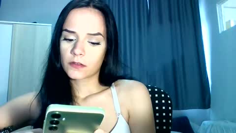 Freya online show from December 8, 2024, 1:03 pm