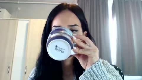 Freya online show from November 11, 2025, 7:52 am