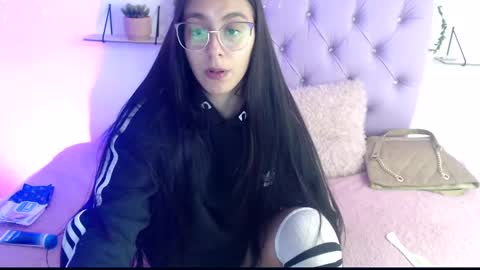 Snapshot of freyja_01 chatting on February 4, 2025, 9:52 pm Freyja online show from February 4, 2025, 9:52 pm