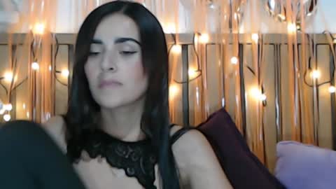 Snapshot of frida__x chatting on December 17, 2024, 10:22 pm Frida online show from December 17, 2024, 10:22 pm